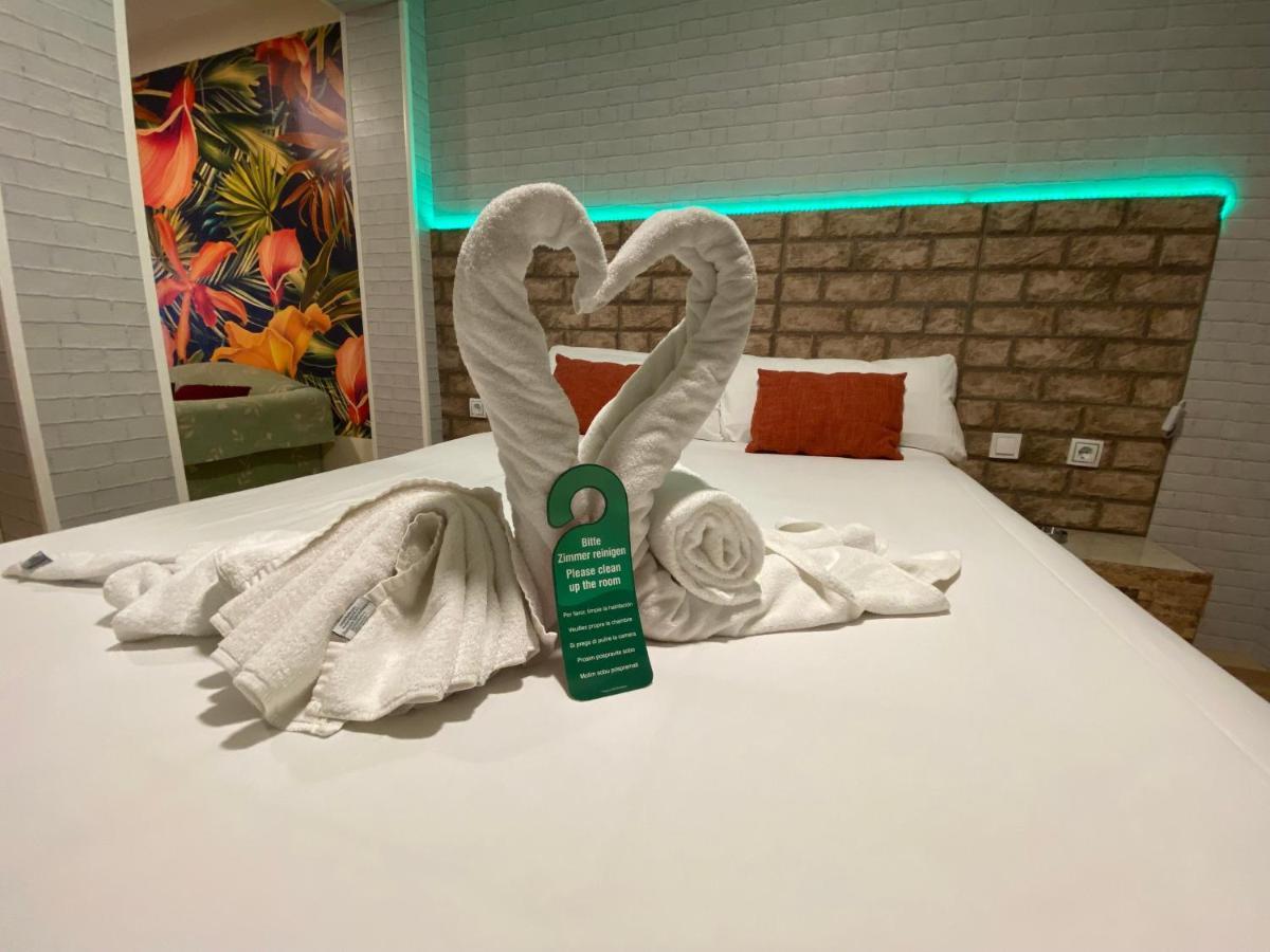 Hostal Avenida Andalucia - Solo Adultos Севилья Экстерьер фото