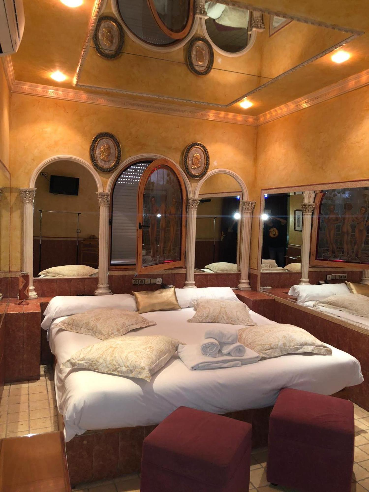Hostal Avenida Andalucia - Solo Adultos Севилья Экстерьер фото