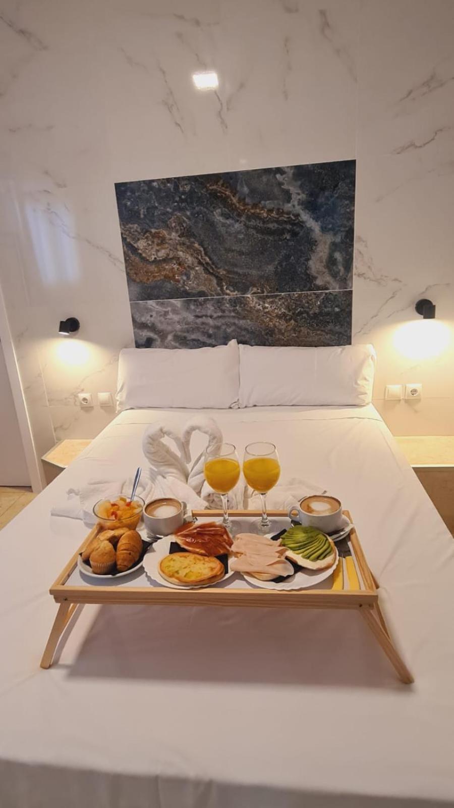 Hostal Avenida Andalucia - Solo Adultos Севилья Экстерьер фото