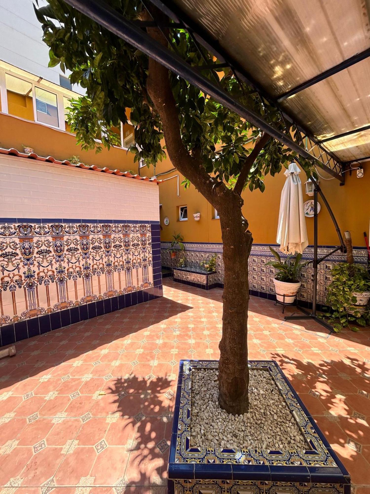 Hostal Avenida Andalucia - Solo Adultos Севилья Экстерьер фото