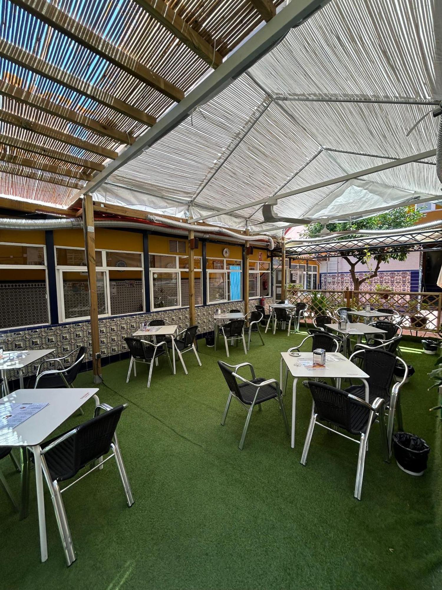 Hostal Avenida Andalucia - Solo Adultos Севилья Экстерьер фото