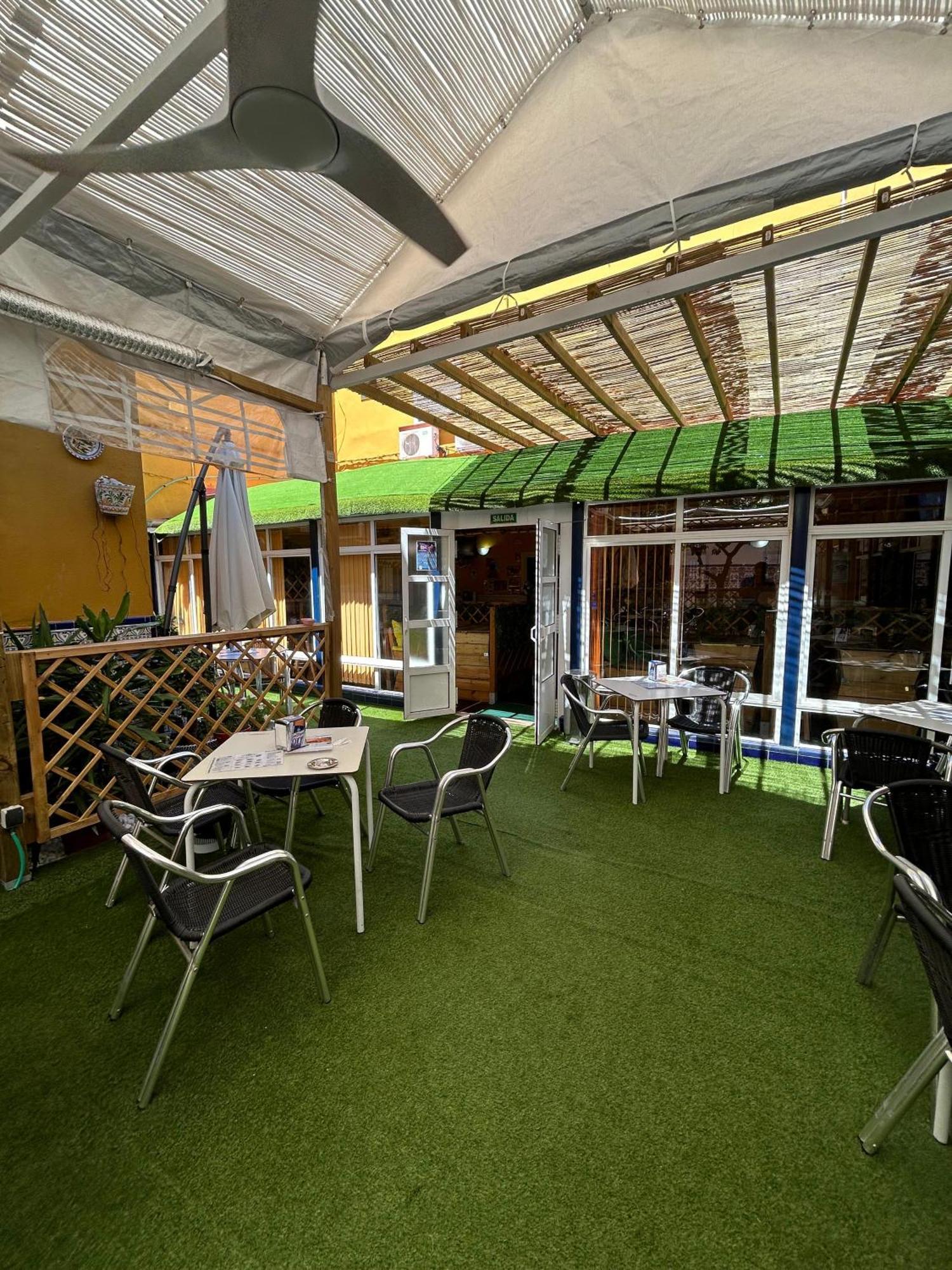 Hostal Avenida Andalucia - Solo Adultos Севилья Экстерьер фото