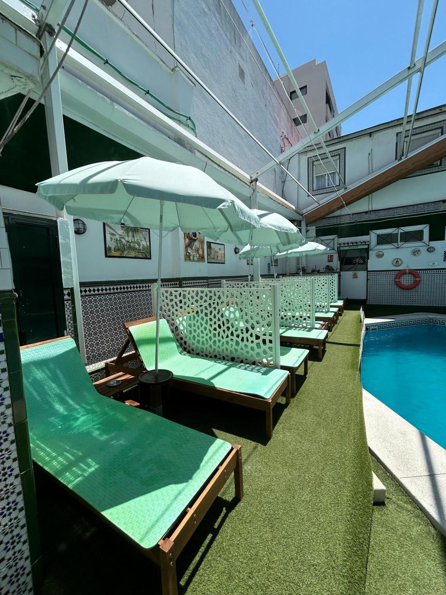 Hostal Avenida Andalucia - Solo Adultos Севилья Экстерьер фото