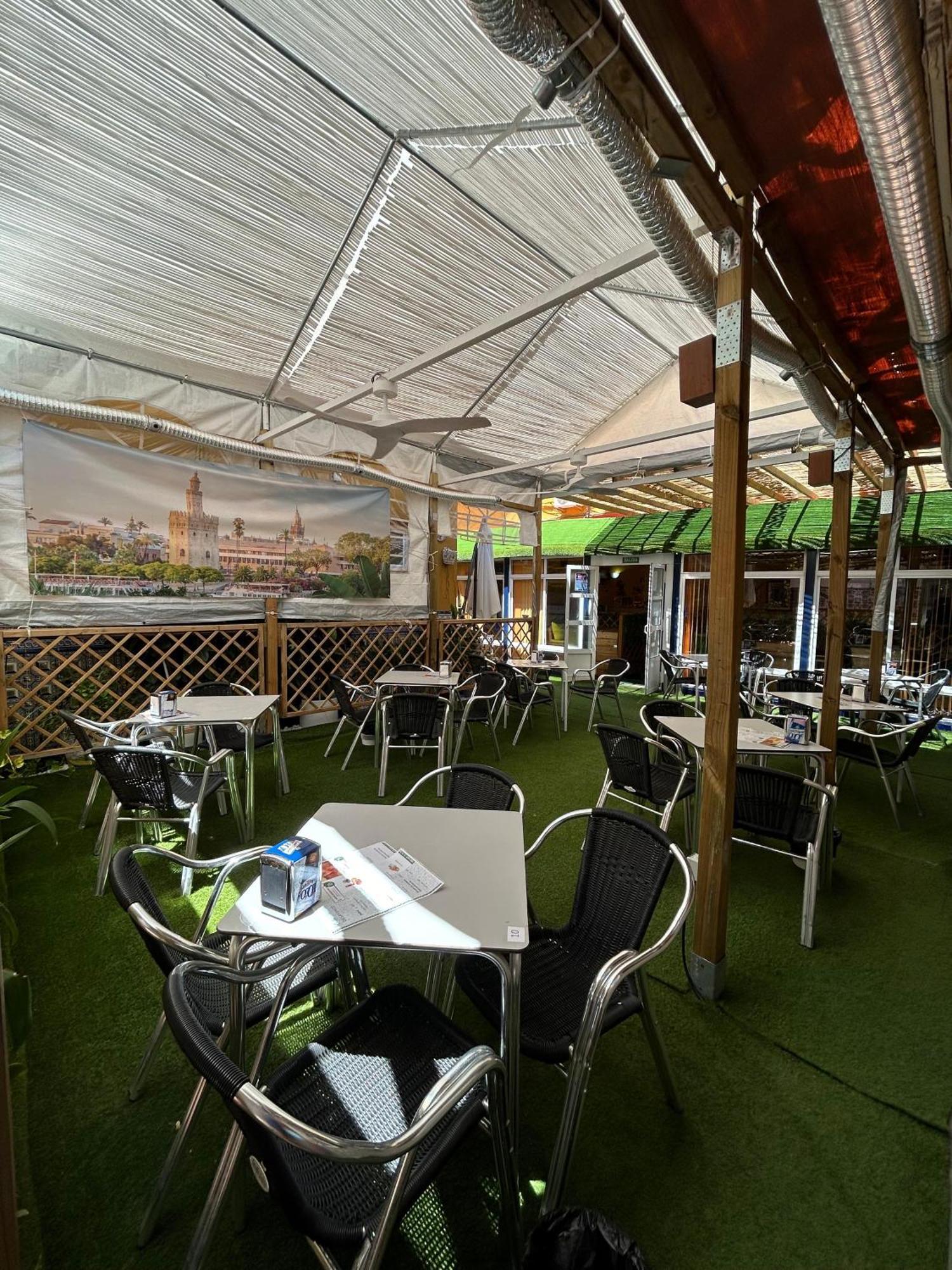Hostal Avenida Andalucia - Solo Adultos Севилья Экстерьер фото