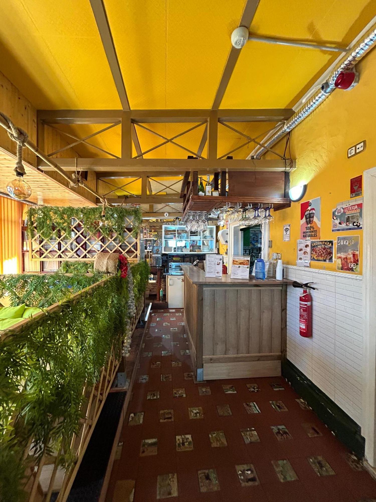Hostal Avenida Andalucia - Solo Adultos Севилья Экстерьер фото