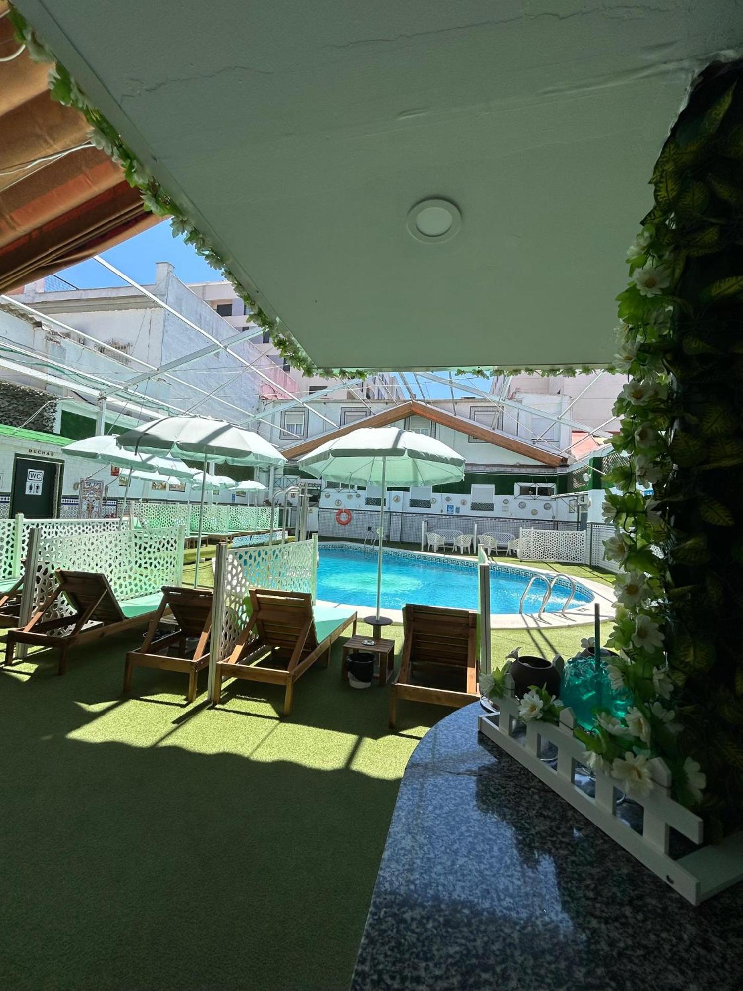 Hostal Avenida Andalucia - Solo Adultos Севилья Экстерьер фото