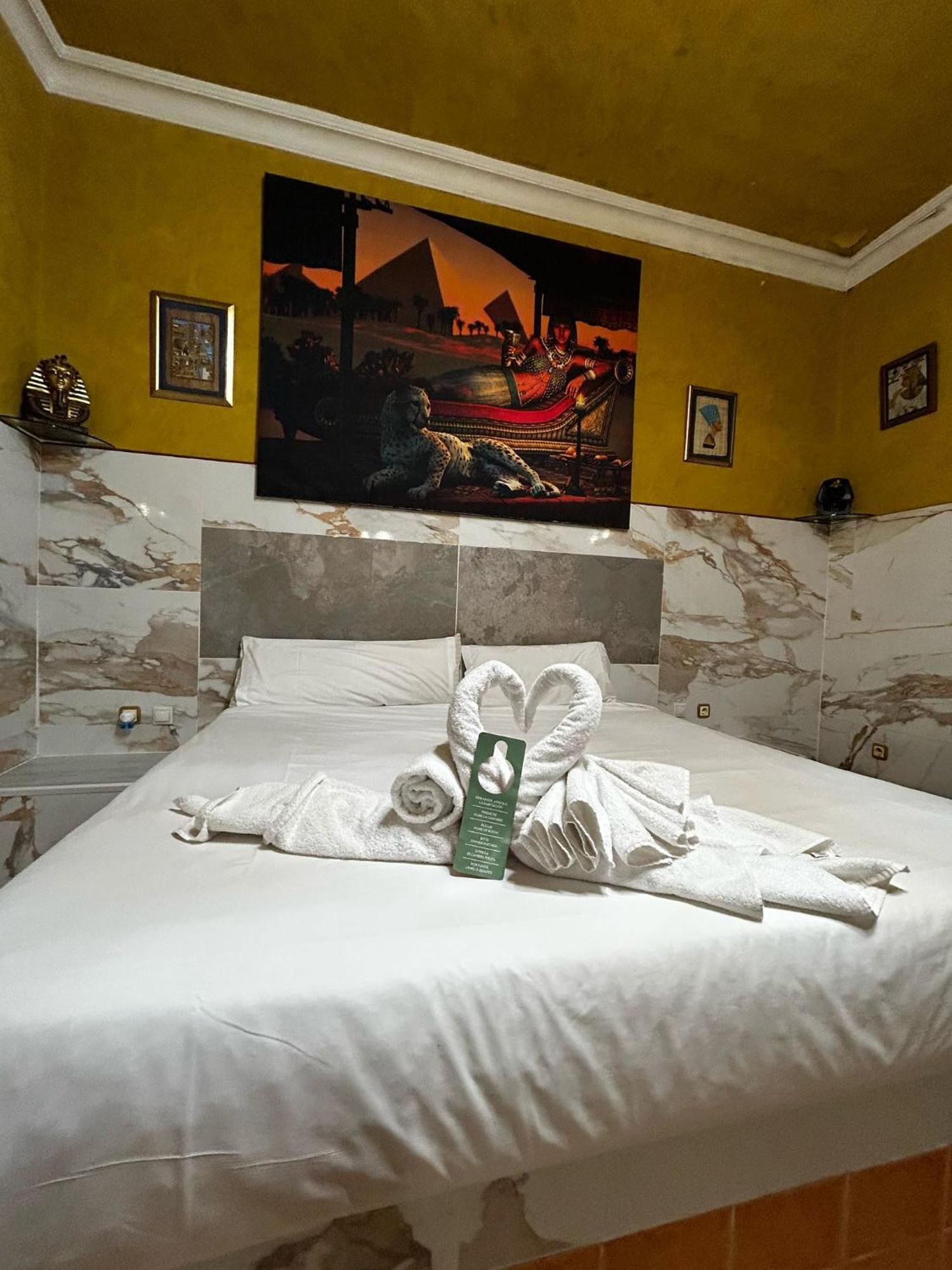 Hostal Avenida Andalucia - Solo Adultos Севилья Экстерьер фото